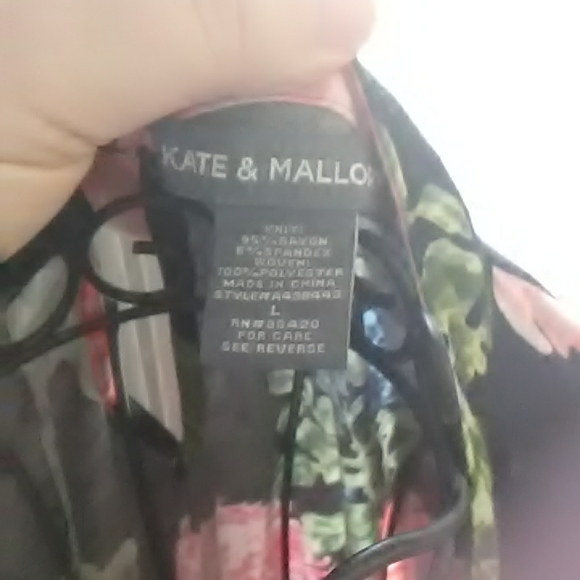 Kate & Mallory like new blouse! - Picture 3 of 6